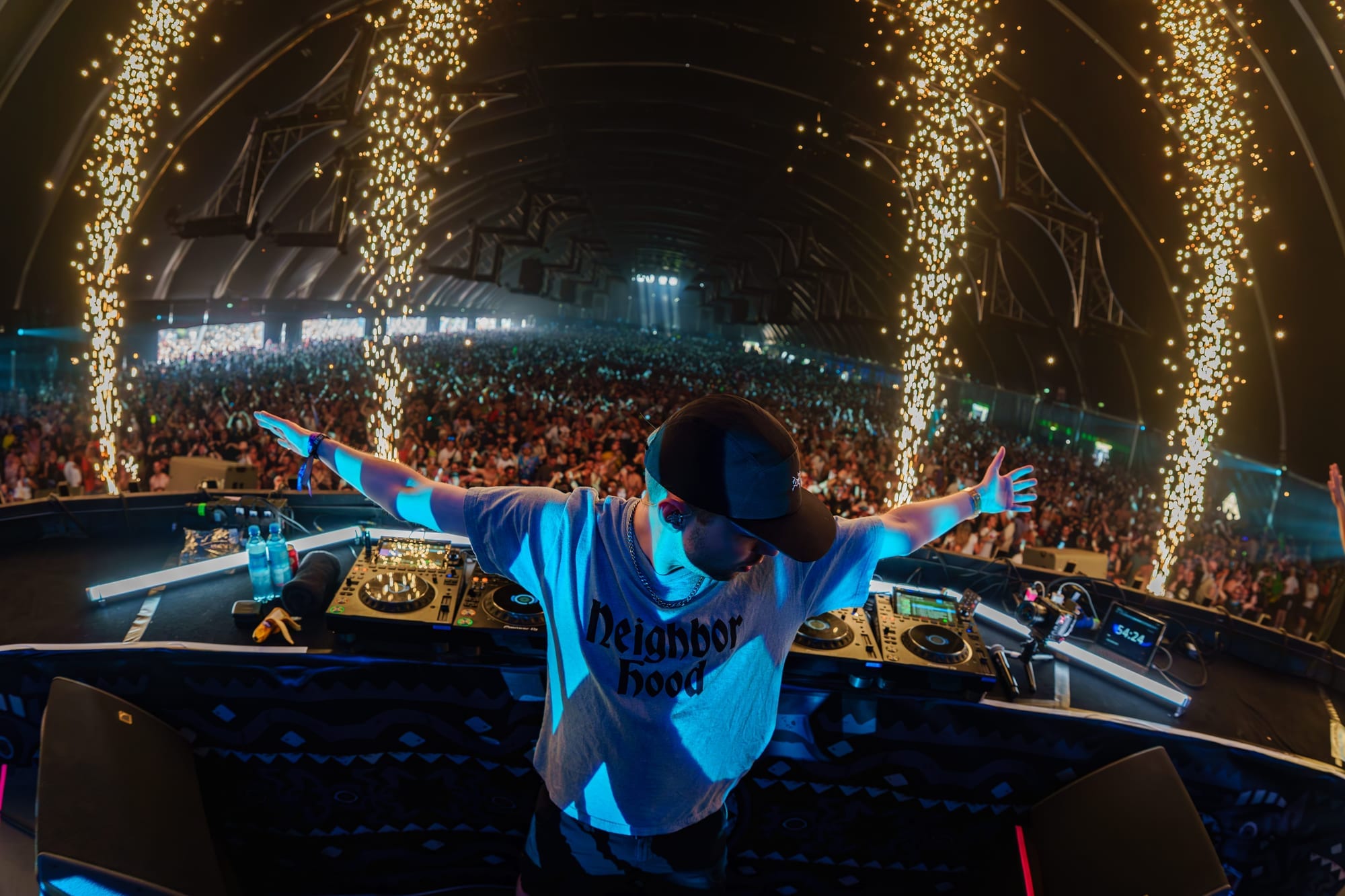 Sunday · Stage